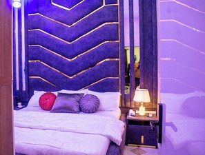 3 chambres, fer et planche à repasser, Wi-Fi, draps fournis