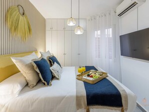 1 bedroom, iron/ironing board, internet, bed sheets