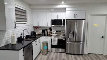 Refrigerador, microondas, horno, placa de cocina