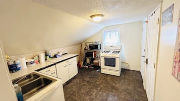 Classic Single Room | Shared kitchen