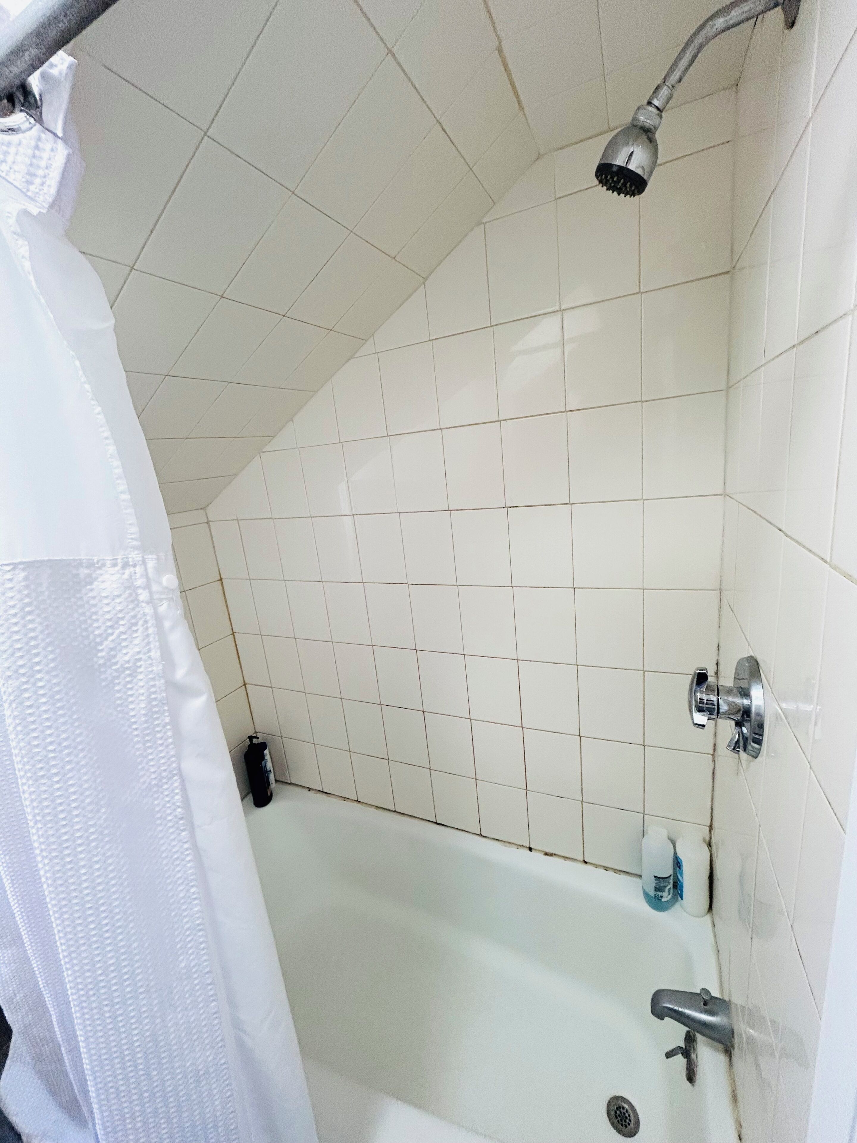 Classic Single Room | Shared bathroom