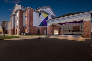 Unclassified image, 2 of 43, button - Spark by Hilton Catoosa Tulsa (Catoosa)
