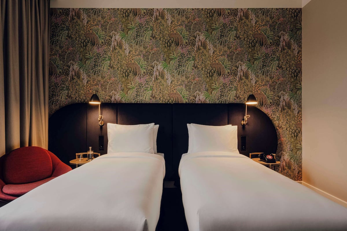 Standard Twin Room - Non-Smoking | 迷你吧、客房內保險箱、書桌、筆電工作空間