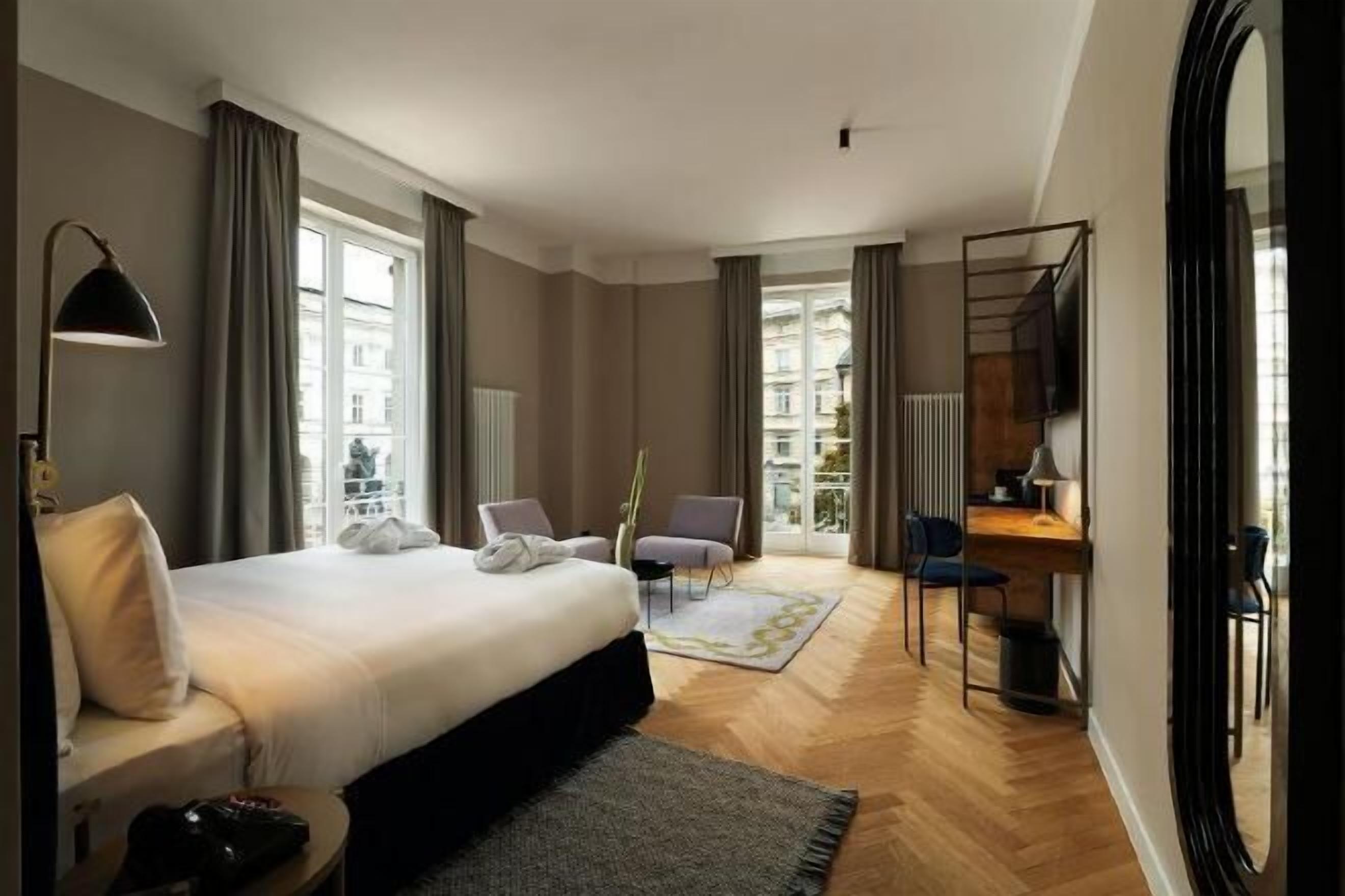 Minibar, värdeförvaringsskåp på rummet och individuell inredning