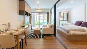 Deluxe-Doppelzimmer, Poolblick | Kostenloses WLAN
