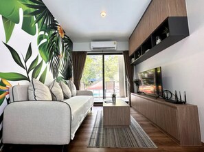 Family Room, Pool View | Free WiFi