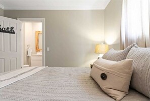4 camere, con stile personalizzato, con arredamento individuale