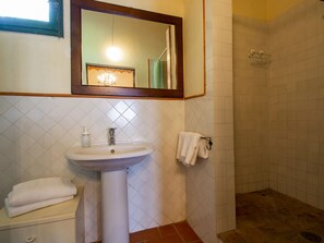 Hair dryer, towels - Mattonai by Interhome (Palaia)