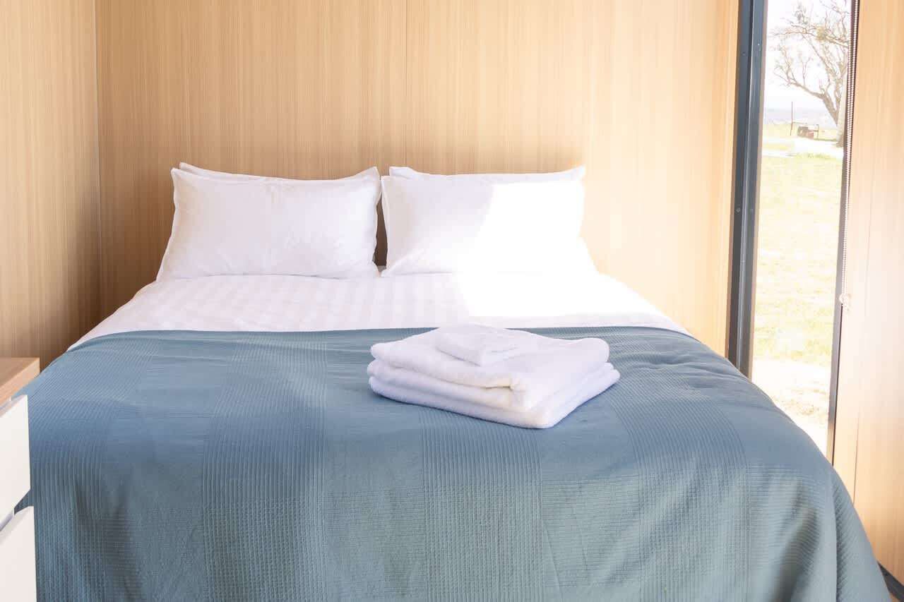 1 bedroom, bed sheets