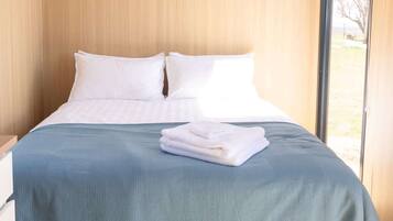 1 bedroom, bed sheets