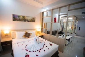 Comfort Double Room Single Use, Courtyard View | In-room safe, desk, laptop workspace, iron/ironing board - Canh Hung Palace (Hai Phong)