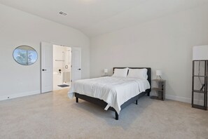 4 habitaciones, tabla de planchar con plancha, wifi y ropa de cama