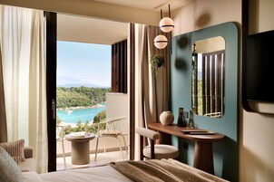 Premium bedding, in-room safe, blackout drapes, iron/ironing board