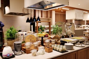 Free daily buffet breakfast