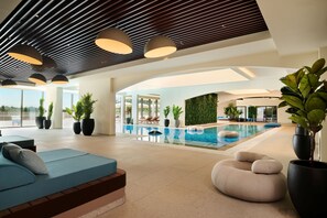 Piscine couverte, piscine extérieure (ouverte en saison)