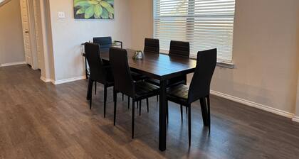 4BR Near Lackland, SeaWorld & NSC • NW San Antonio • Sleeps 12 • Pet Friendly