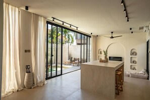 Villa, 2 chambres, patio, vue piscine | Salle à manger