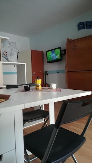 Estúdio, 1 quarto, sacada, vista para a cidade | Parte interna