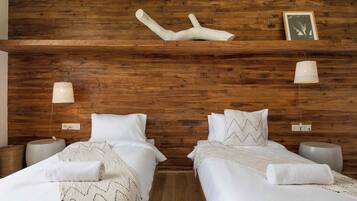 5 bedrooms, in-room safe, desk, iron/ironing board