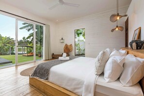 5 Schlafzimmer, Zimmersafe, Schreibtisch, Bügeleisen/Bügelbrett