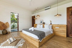 5 Schlafzimmer, Zimmersafe, Schreibtisch, Bügeleisen/Bügelbrett