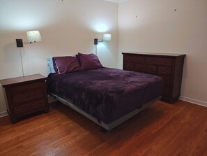 3 bedrooms, desk, iron/ironing board, free WiFi