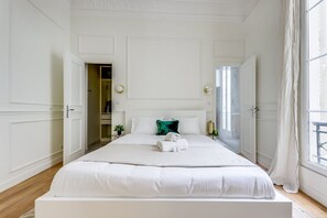 3 habitaciones, tabla de planchar con plancha, wifi y ropa de cama 