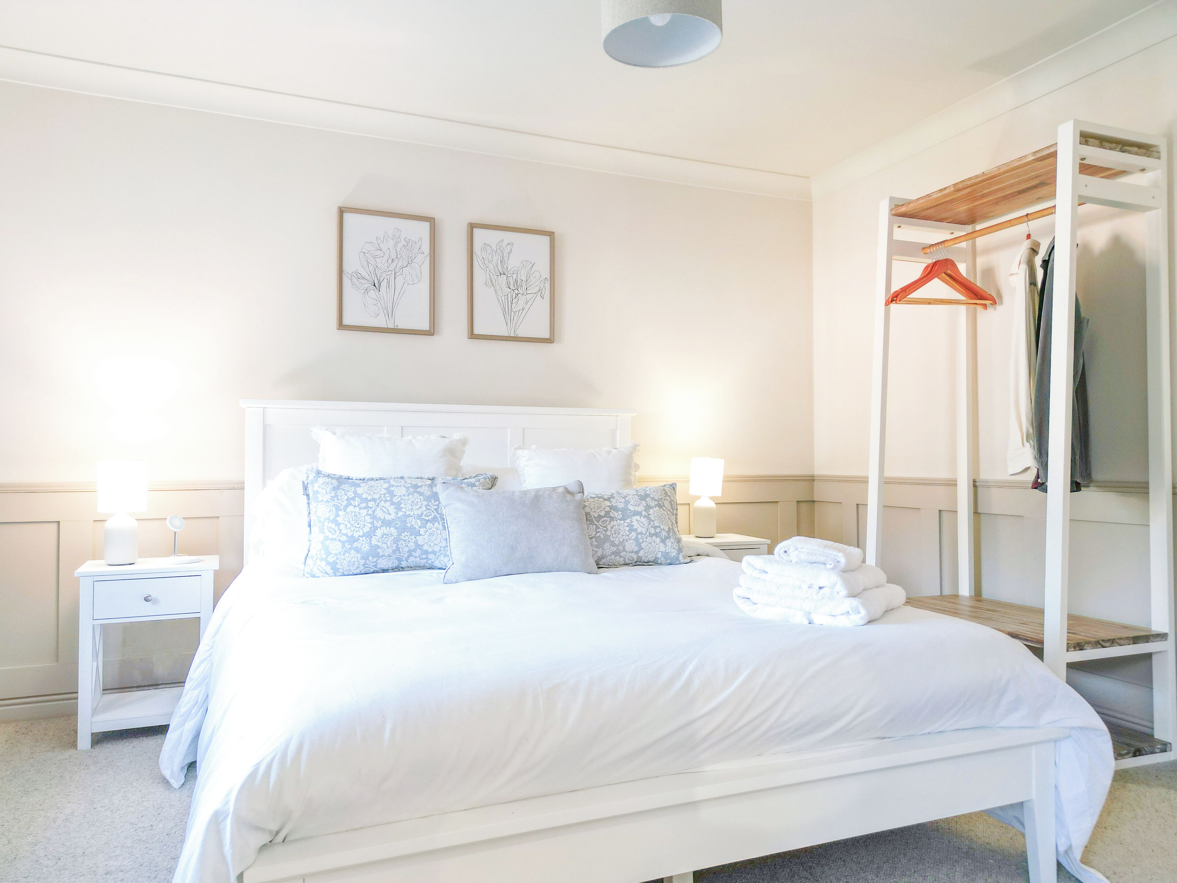 4 bedrooms, iron/ironing board, WiFi, bed sheets