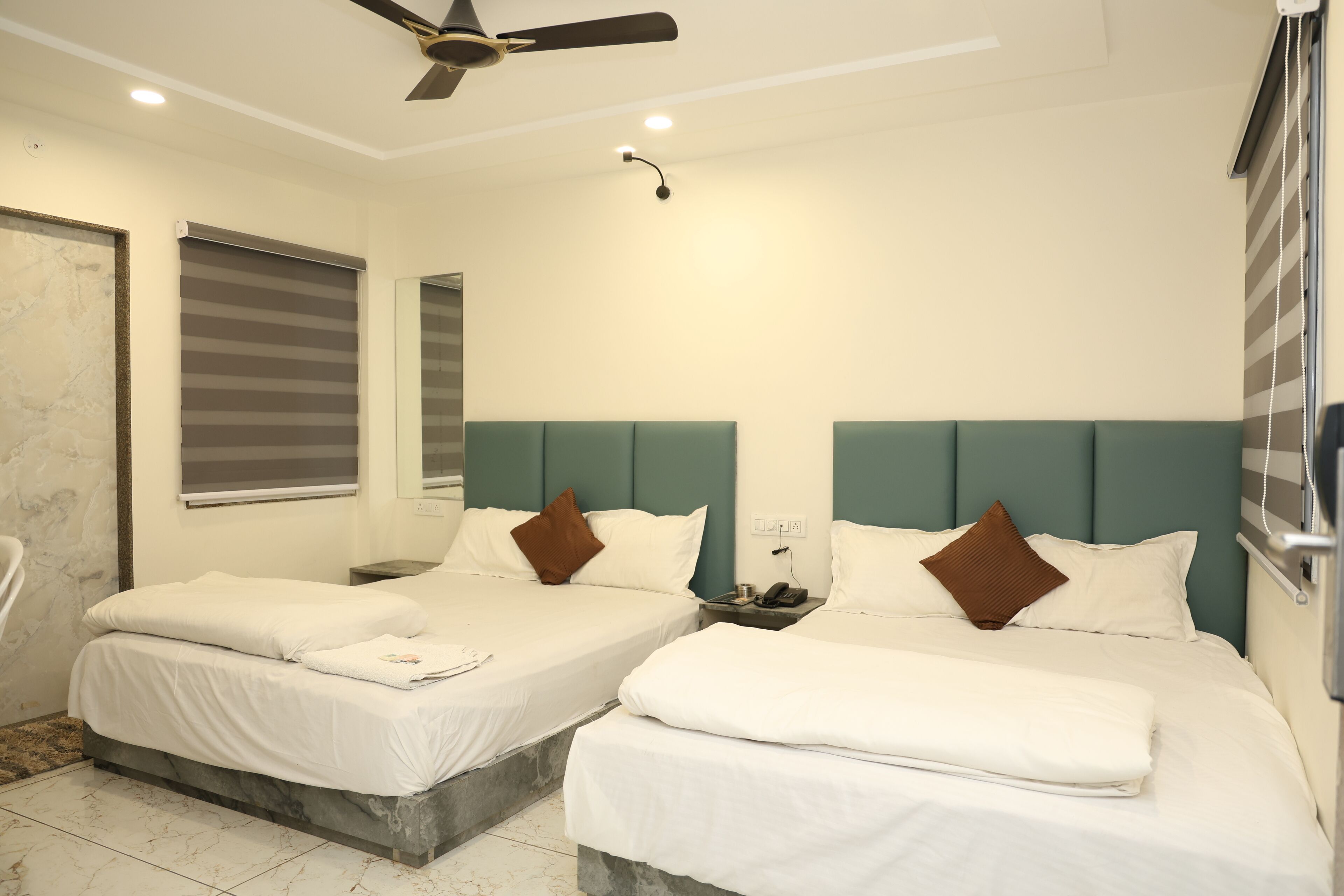 Egyptian cotton sheets, premium bedding, desk, free WiFi