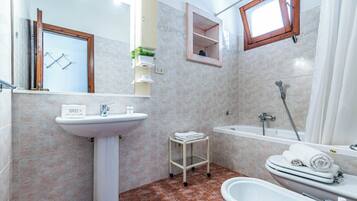 Family Apartment, Multiple Bedrooms, 2 Bathrooms (Villa Laura) | Bathroom