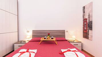 Family Apartment, Multiple Bedrooms, 2 Bathrooms (Villa Laura) | 3 bedrooms, free WiFi, bed sheets
