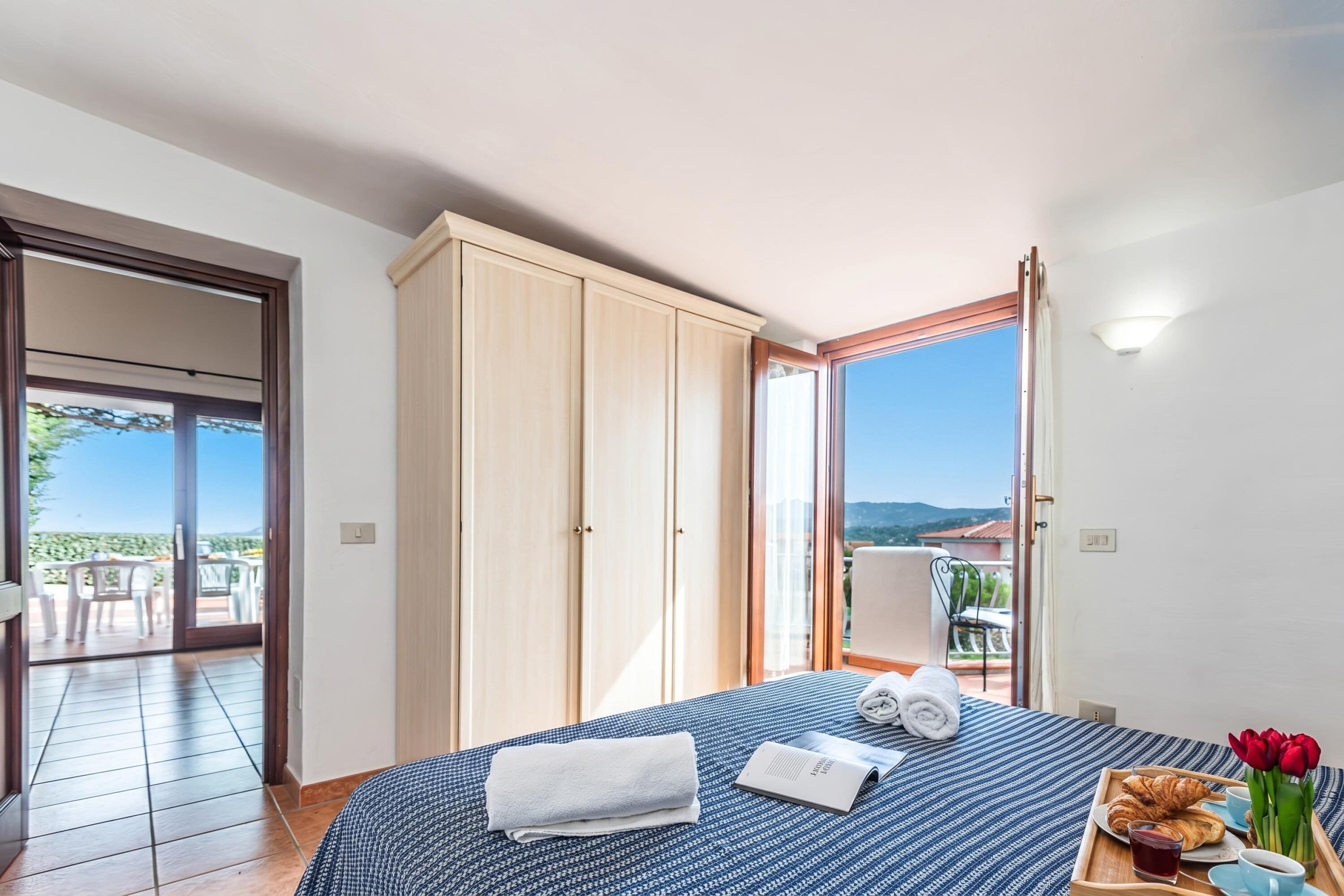 Family Apartment, Multiple Bedrooms, 2 Bathrooms (Villa Laura)