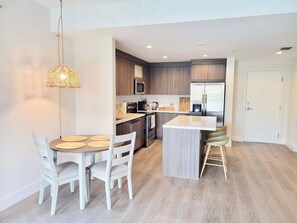 Fridge, microwave, oven, stovetop - Modern condo near beach w/ full kitchen (Hollywood)