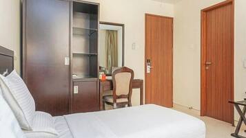 Deluxe Room | Desk, free WiFi
