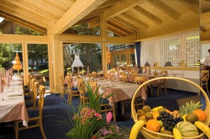 Daily buffet breakfast (CHF 15 per person)