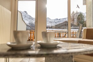 Alpen Perle Apartment Annexe | In-room dining