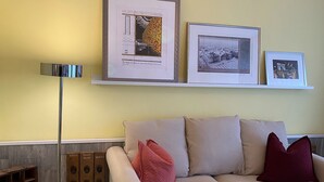 Unclassified image, 3 of 9, button - Stylish, Compact Apartment in a Green Setting (Vohenstrauss)
