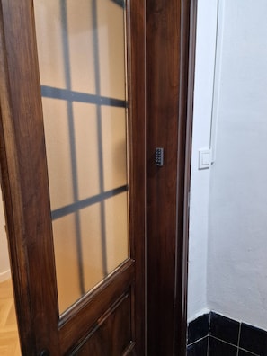 Apartment, 2 Schlafzimmer, Balkon | Eingangsbereich