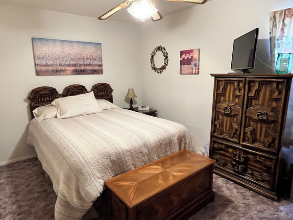 2 habitaciones, caja de seguridad en la habitación y escritorio 