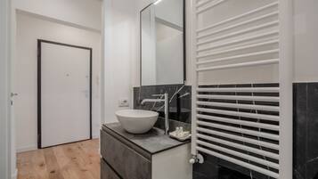 Doccia, asciugacapelli, bidet