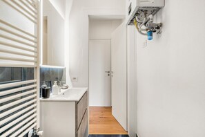 Douche, sèche-cheveux, bidet