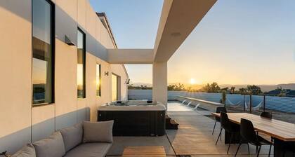 Charming Joshua Tree villa, Pool,Spa, Arcade-Game-Theatre Room, Mins to JT park!