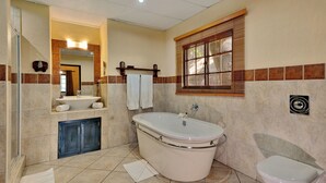 Double Room | Bathroom - Zenara Lodge 1 (Vaalwater)