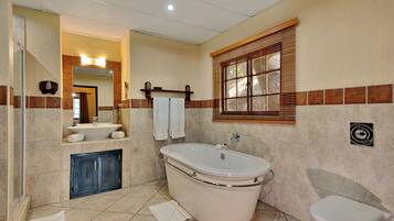 Phòng đôi | Phòng tắm | Máy sấy tóc, khăn tắm, xà phòng, dầu gội