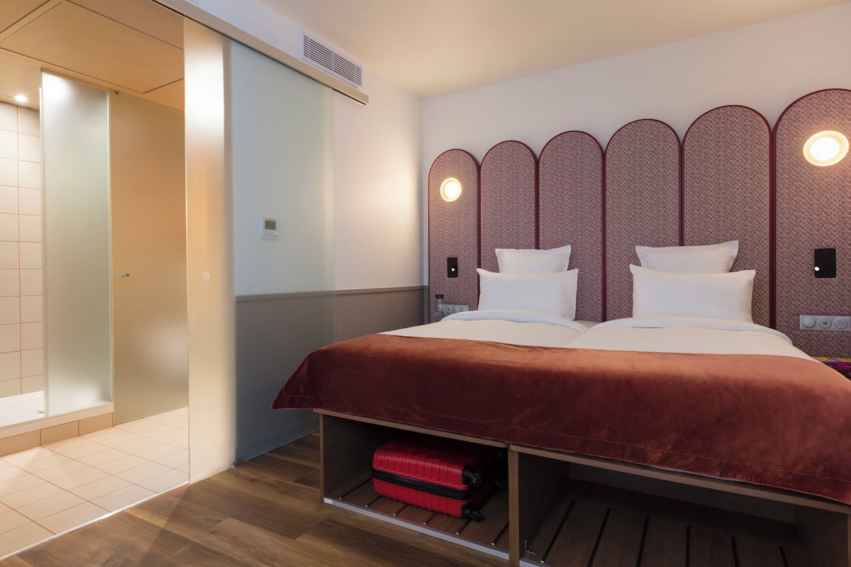 Suite (Two of a kind Plus, sharing a kitchen) | Premium bedding, minibar, in-room safe, blackout drapes