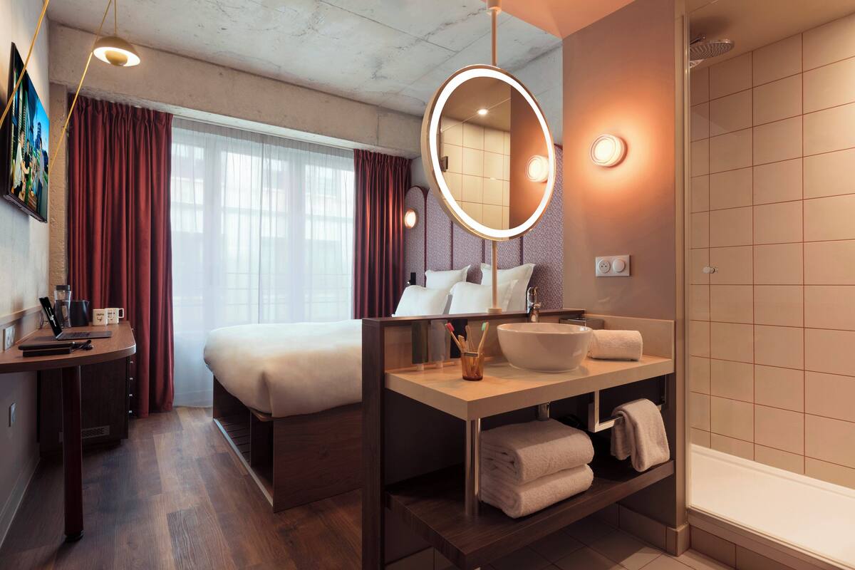 Room (One of a Kind) | Premium bedding, minibar, in-room safe, blackout drapes