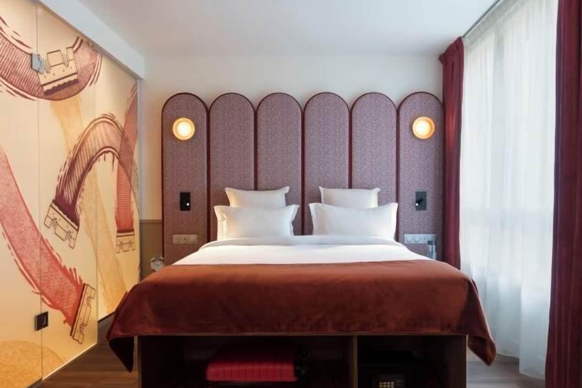 1 bedroom, premium bedding, minibar, in-room safe