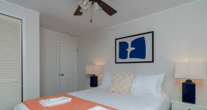The Bay Cottage · Rocky Neck Park, Beach & Niantic