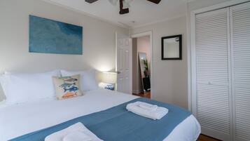 3 bedrooms, desk, iron/ironing board, travel crib