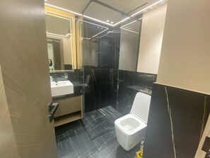 Hårføner, håndklær og toalettpapir